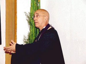 Hilfe auf der Suche nach Frieden: Der Mönch Claude AnShin Thomas im Café Seegras. sg